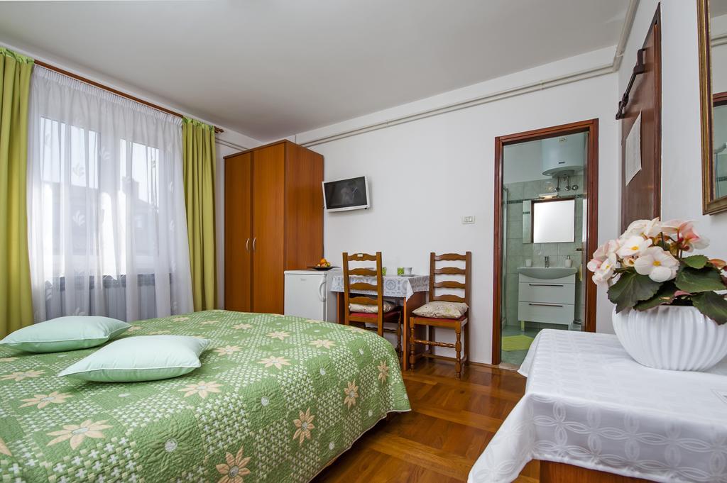 Rooms Stefania Rovinj Exteriör bild